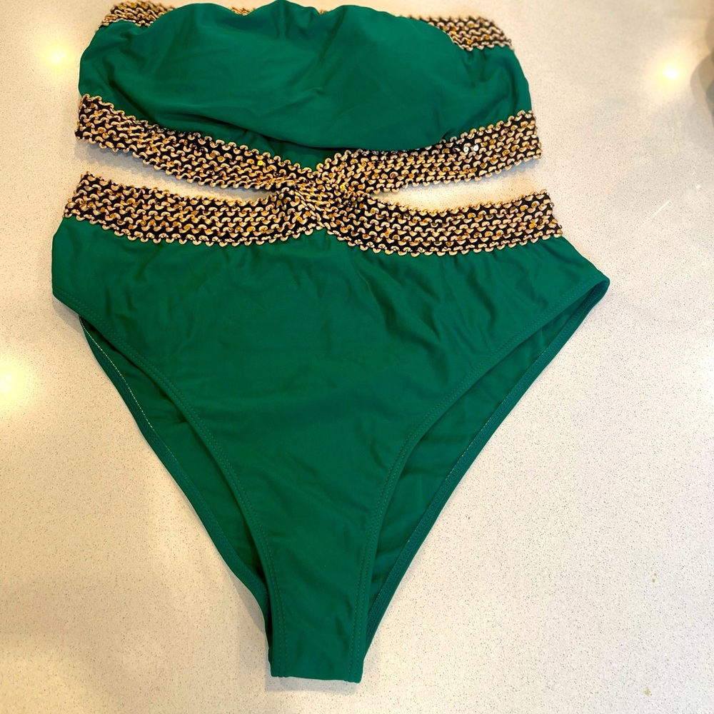Amazon Milumia Woman’s Green / Gold One Piece Swimsuit. New without Tag Size:XL